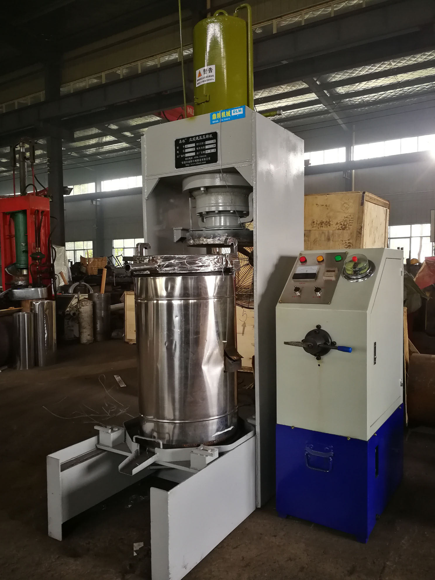 不銹鋼超高壓立式液壓壓榨機，果汁壓榨機，果渣壓榨機，藥材壓榨，油渣處理，白土壓榨